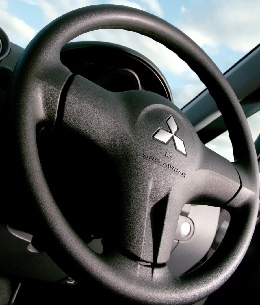  Mitsubishi Colt 3-Door 2004 года  (фото 39 из 55)